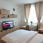 Urban 3*