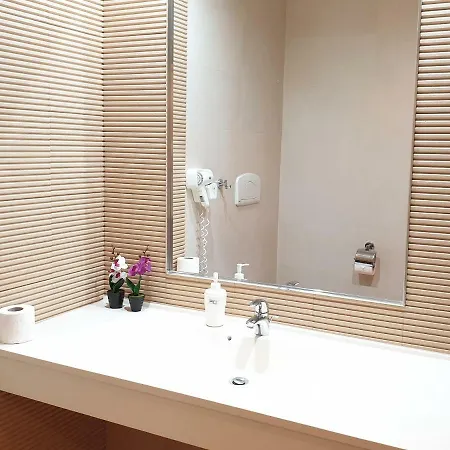 Urban Aparthotel 3*