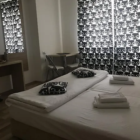 Urban מלון דירות 3*