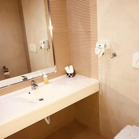 Urban Aparthotel 3*