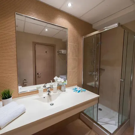 Urban Aparthotel 3*