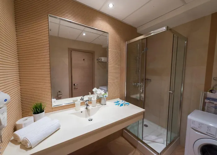 Urban Aparthotel 3*