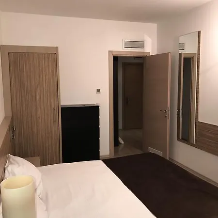 Urban Aparthotel Boekarest